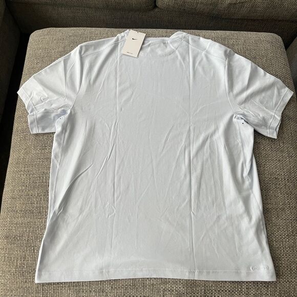 Men’s Nike Shirt - Picture 2 of 8